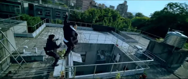 《周處除三害》六樓天井下跳