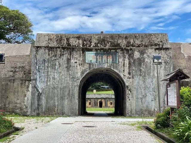 新北市立淡水古蹟博物館即日起開放古蹟戶外空間策展，首波試辦點為國定古蹟「滬尾礮臺」。〈淡古提供〉