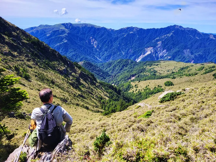 那山。那谷。那人