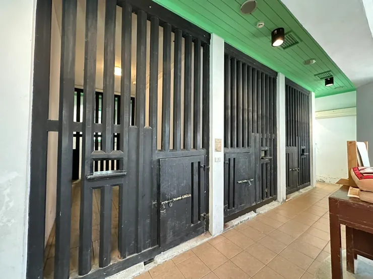 自日治時代保留下來的拘留所，維持當時的完整監獄風貌