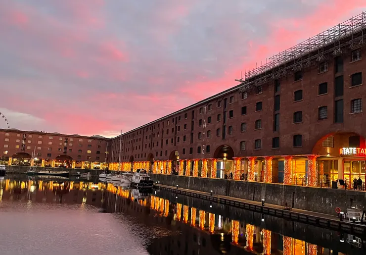 皇家阿爾伯特碼頭 (Royal Albert Dock)裡的泰特利物浦 (Tate Liverpool)
