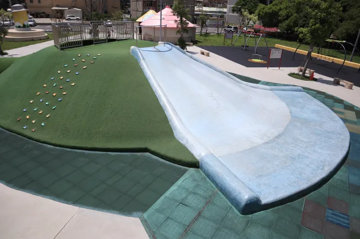 小山丘般的「田鼠遊樂場」