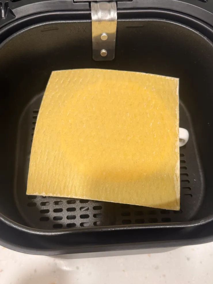 酥皮放上濃湯碗