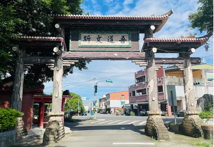 牌樓另一面。