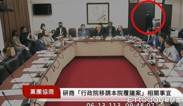 協商到一半，菸癮犯了的柯建銘(2024.06月）