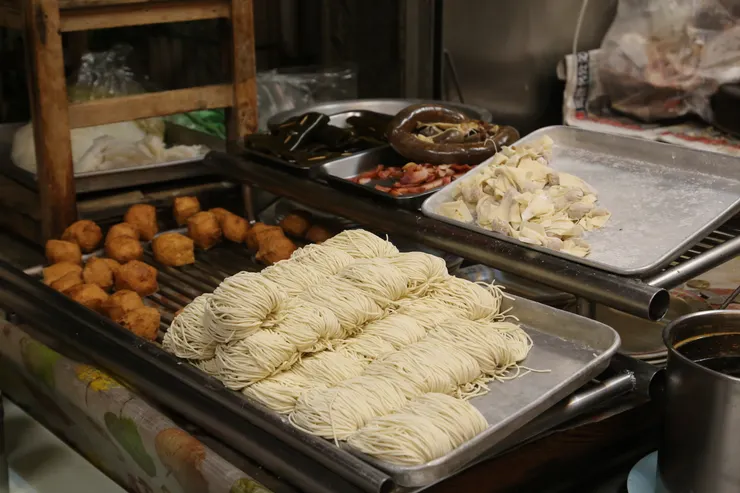 【火生餛飩麵】我喜歡醬油乾麵跟豬腦湯，還有很愛喝手搖，御品軒好喝！