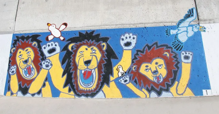 美路人畫的「獅群」象徵全家福,最後三人各畫上一隻黑尾鷗。圖片來源:網路