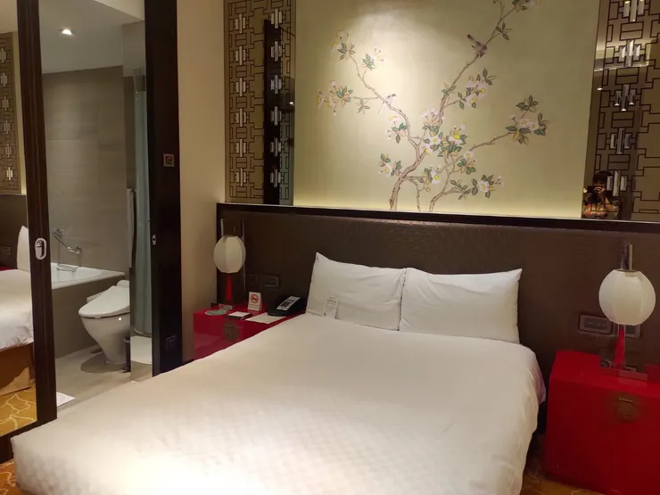 入住時拍的照片,旁邊浴廁拉門是一面鏡子