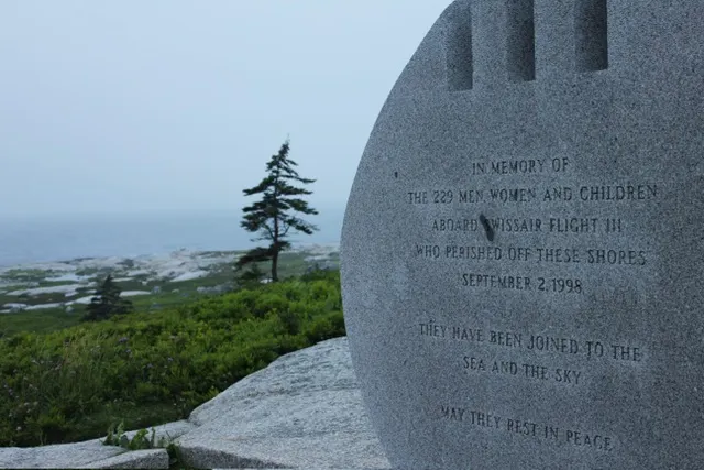 1998年9月2日：瑞士航空 111 號班機墮海，全機無一人生還。(2013年攝於Peggy’s Cove 附近）