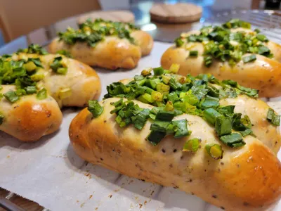 這次換做蔥麵包