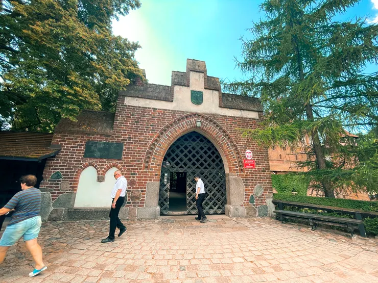 中城堡及其入口