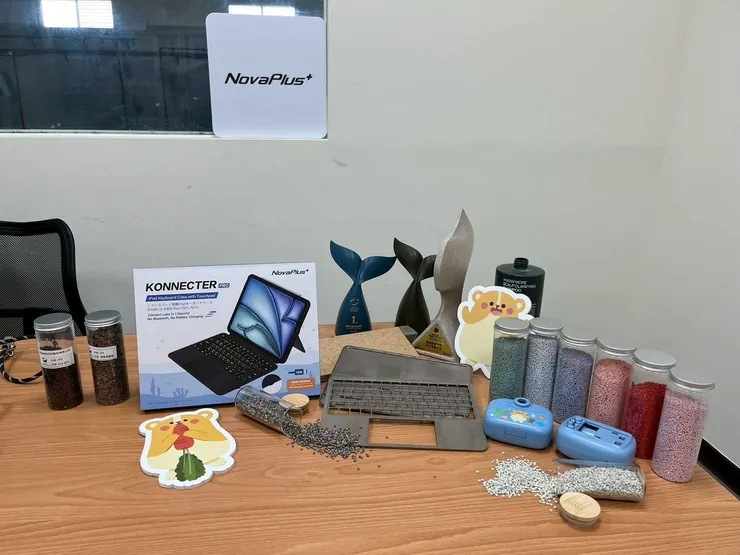 樂晴科技除了 Konnecter 鍵盤，拍立得也是是用 100% 回收再造的 ABS 顆粒。 （圖片來源：樂晴科技臉書）