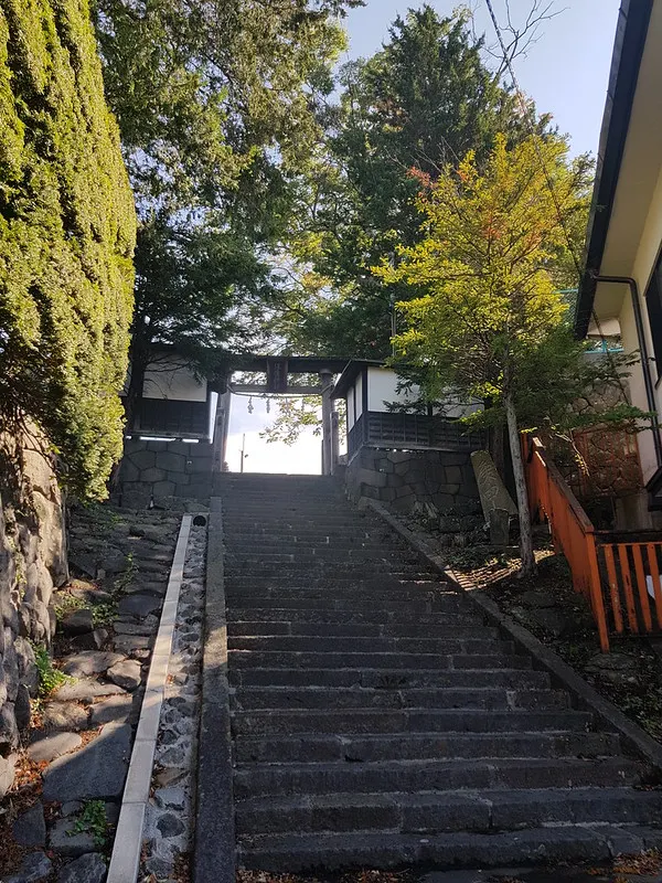 健速神社鳥居前的長台階