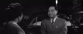 關根先生（加東大介飾）