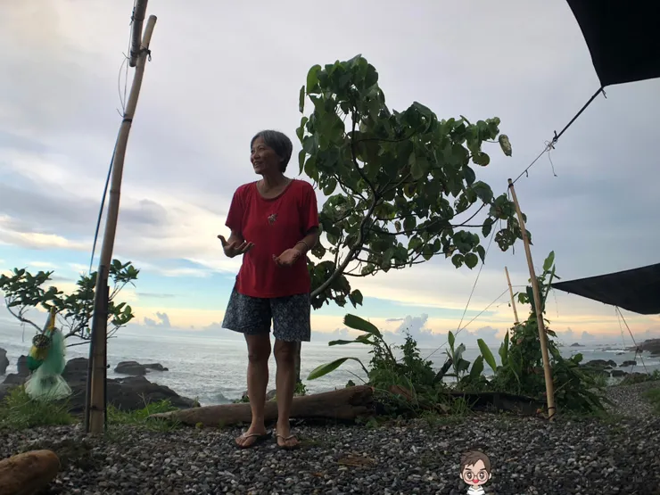 女主人-娜告 為我們介紹了餐廳的搬遷及緣由 也誠摯的歡迎我們到訪用餐