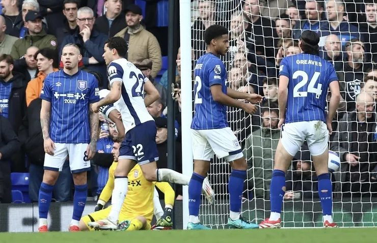 班倫莊臣近門建功助熱刺領先1:0