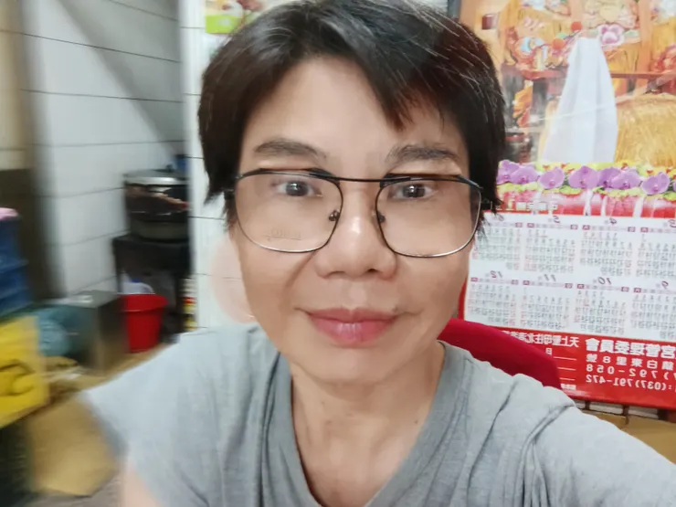 表情是驚恐的嗎？