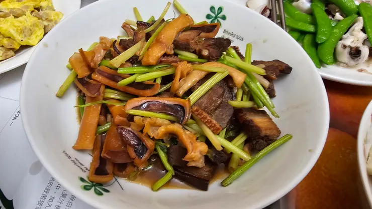 我媽做的客家小炒最好吃了!