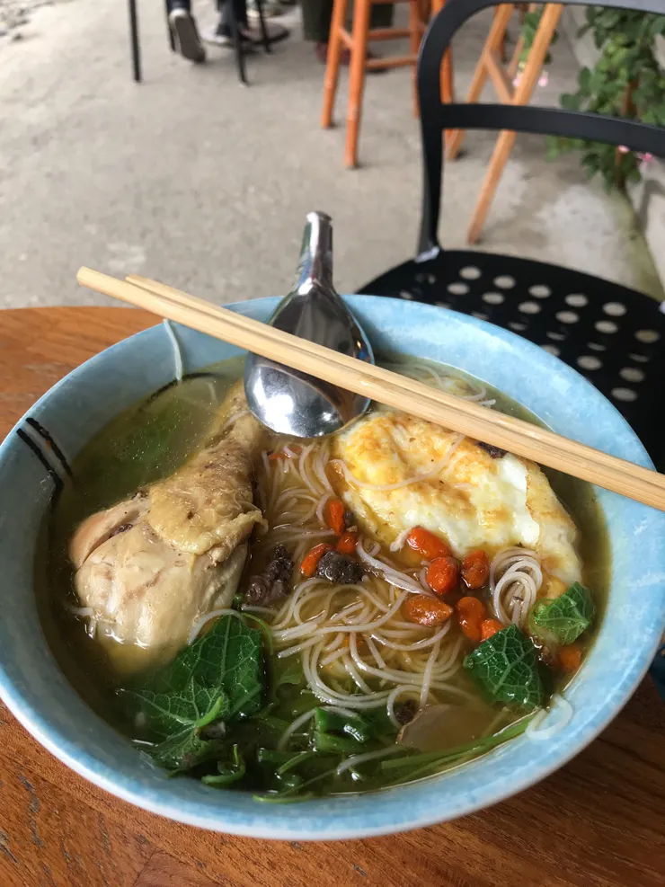 麻油雞腿麵線~好想再吃一碗說