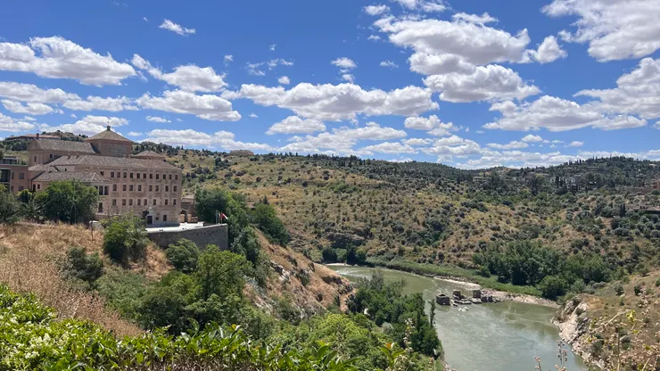 遠眺斯蒂利亞-拉曼恰議會（原聖吉爾德托雷多修道院）