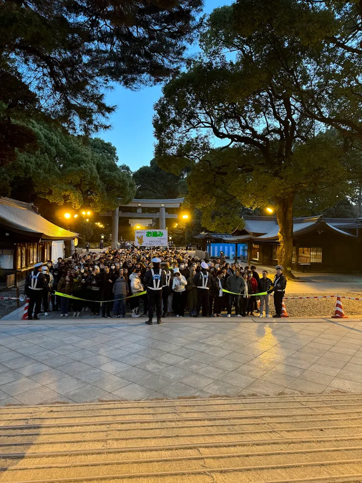 還需要控管每一批進場的人，能感受到現場真的非常多人！