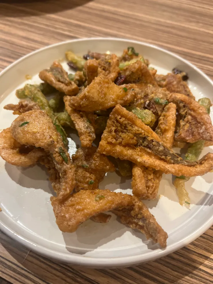 金沙魷魚四季豆，鹹香鹹香的，非常好吃，很適合配酒。