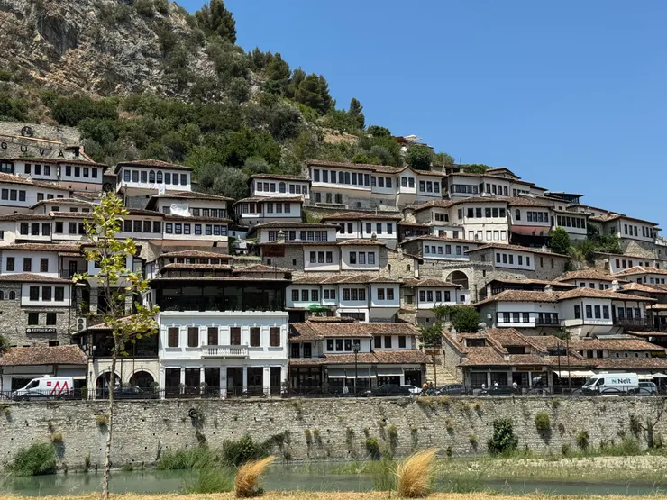 千窗之城貝拉特