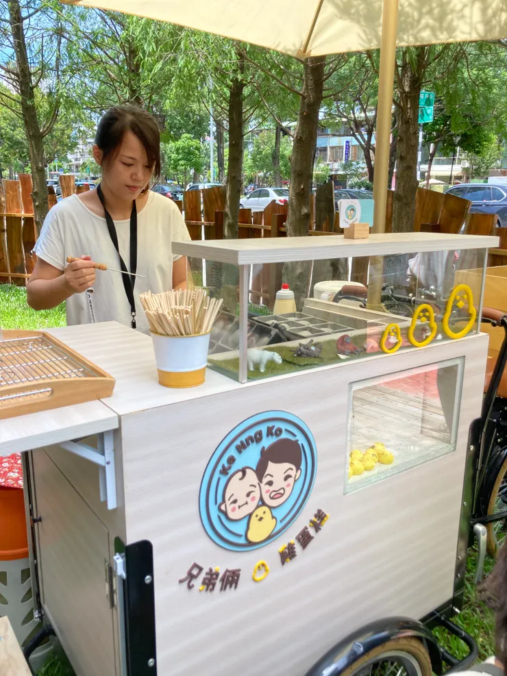 可愛的雞蛋糕餐車。〔攝於2020幼兒園內〕〕