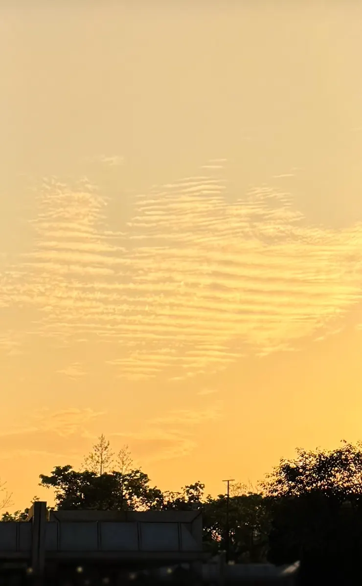 某天下班時看到的雲