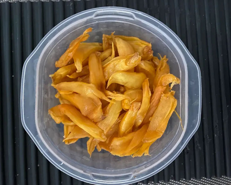 將成品放入盒子保存