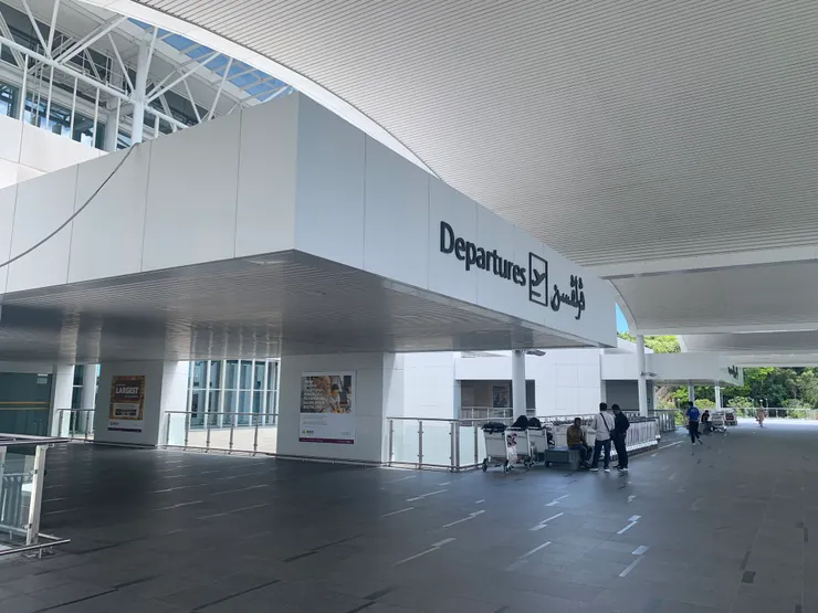 汶萊機場。返回新加坡。