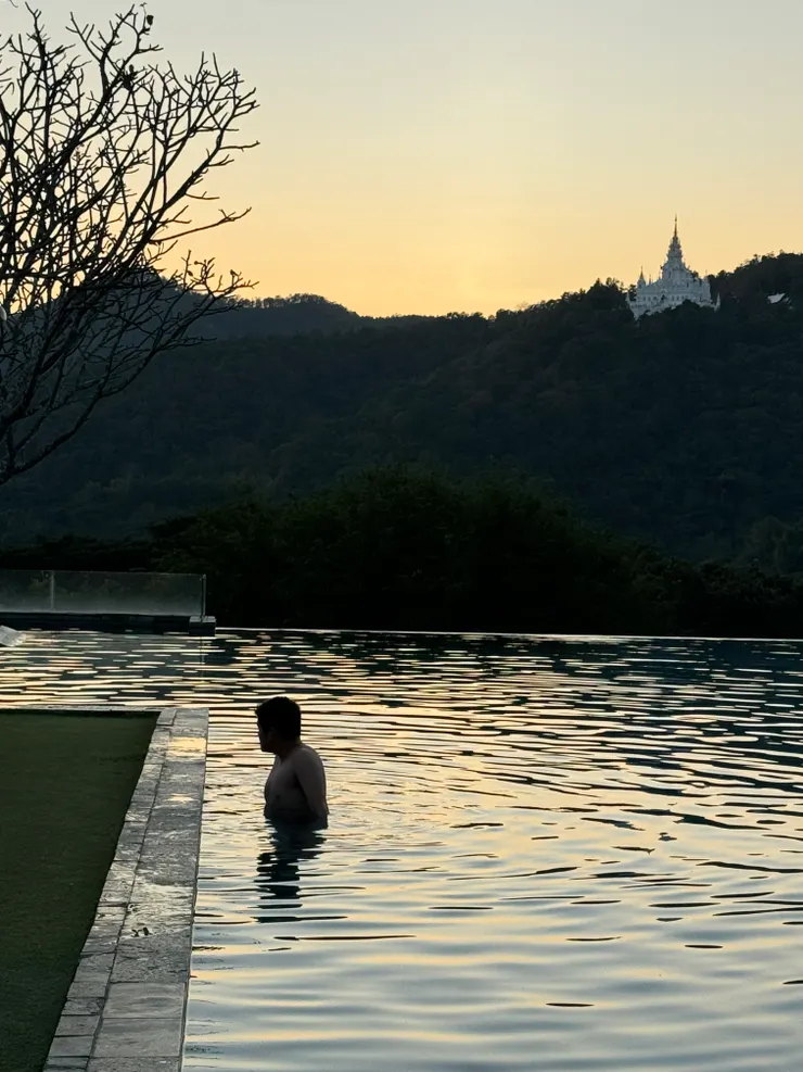 兩小子從天亮游到天黑