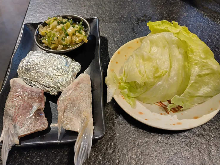 蔥鹽醬 魚下巴 包肉生菜