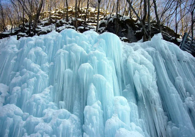 冬季限定冰瀑景觀,圖片來源:飛驒大鐘乳洞官網