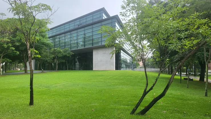 亞州大學.現代美術館(李建崑攝影)