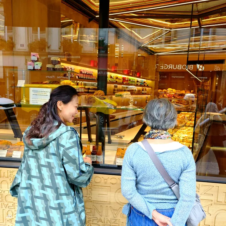 【也要買好評的口袋餅和各式糕點】