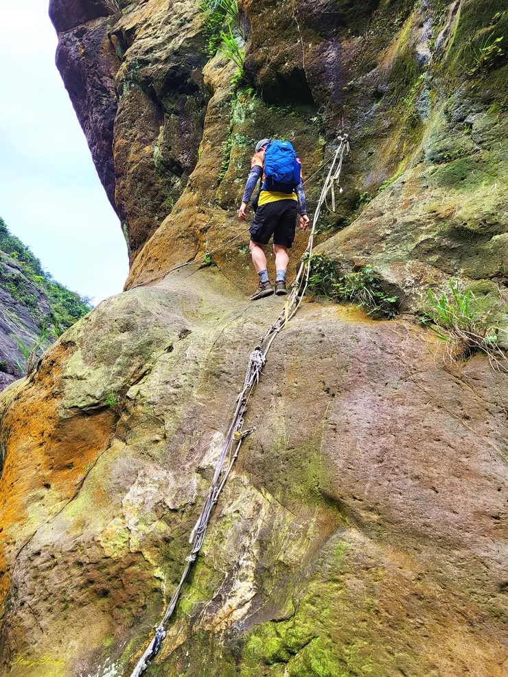 對比一下，快撐不住的中年大叔(^-^!!)，原路折返水管路