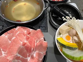 月光也常在重讀自己的文章時，被感動到，心想：那時的自己，怎麼能寫出這麼好的段落呢？這僅是從是否感動自己的角度來說明而已，並不是表示自身的文筆有多麼舉世無雙。換言之，文章先能感動自己，才有可能感動別人。而自己的情緒本來就會每天有高低起伏之分，在情緒低落時，要寫出鼓勵人心的文章是比較有難度的，這時就要讀一讀在情緒高昂的自己所寫的文章。