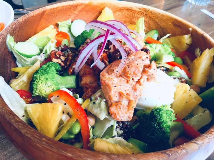 藜麥沙拉水果百老匯