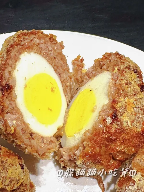 本來是煮溏心蛋，不曉得是不是因為再烤過的關係所以熟了？