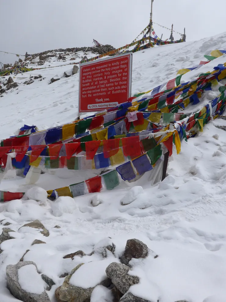 海拔5360公尺處的祈福經藩