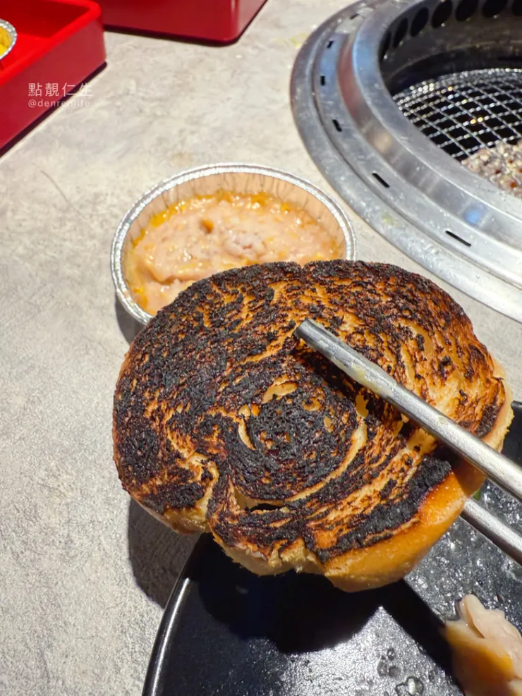一直被我們烤焦的芋泥燒附的麵包｜肉次方新店民權店