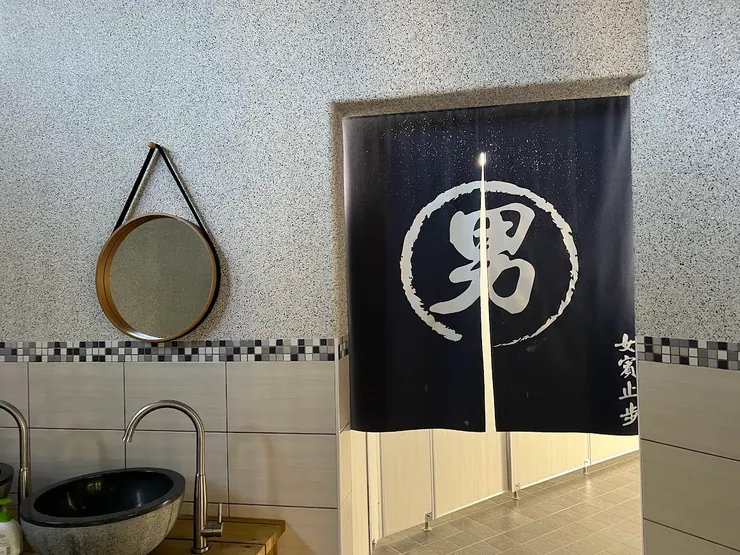 右邊是男生專用