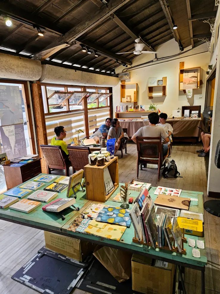 島呼冊店 嘉義書店