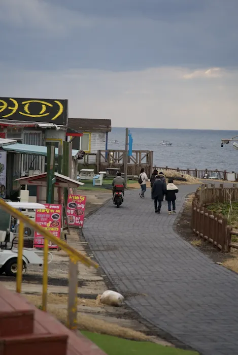 島上的聚落（Zeric Huang 攝）