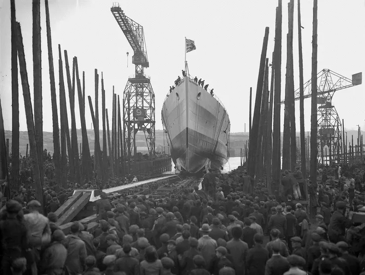1941年8月7日，英國海軍烏干達號在沃克海軍船廠下水