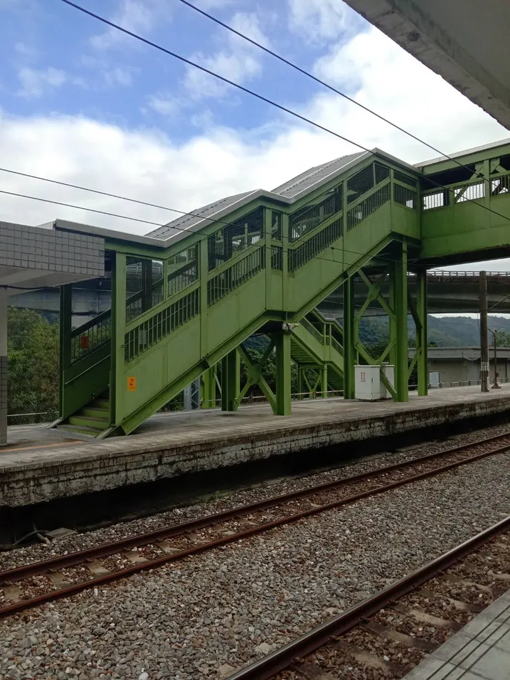 沒有剪票員的車站，少了一點秩序，多了一點愜意