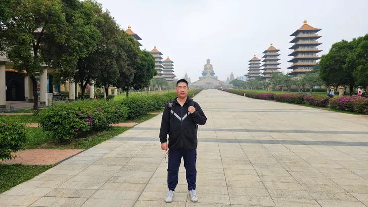 我在高雄佛光山佛陀紀念館!以前就想來但一直沒時間!今天終於來了!