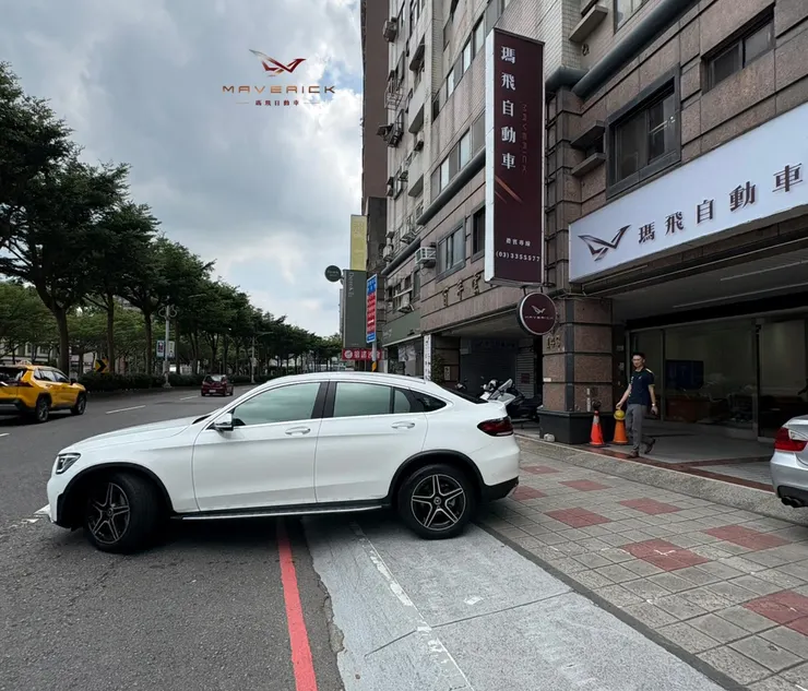 韓規GLC300 Coupe中古車交車