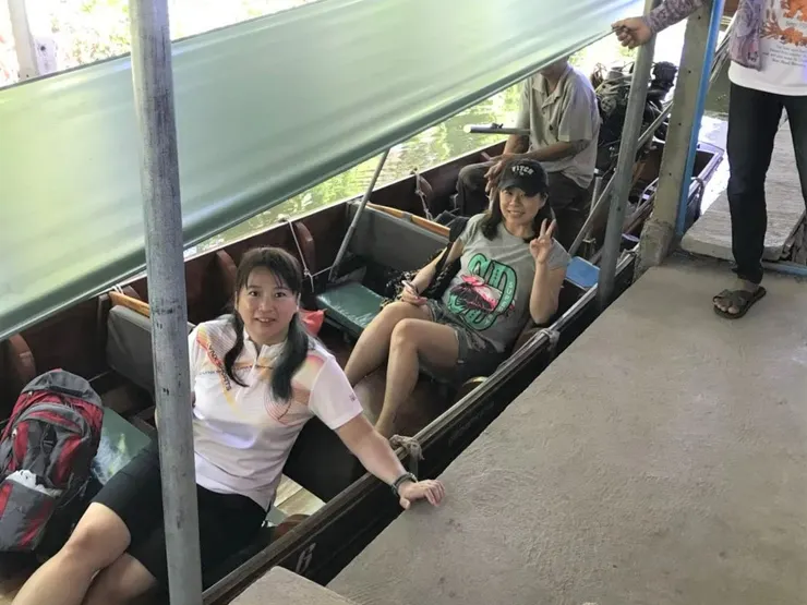 有引擎裝置的船開的比較快